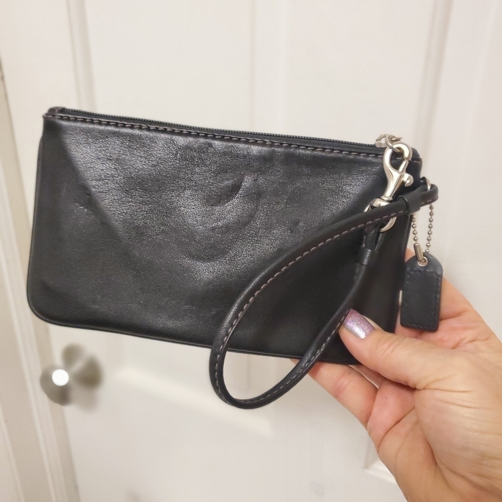 Coach Hampton Black Leather Wristlet - Picture 3 of 9